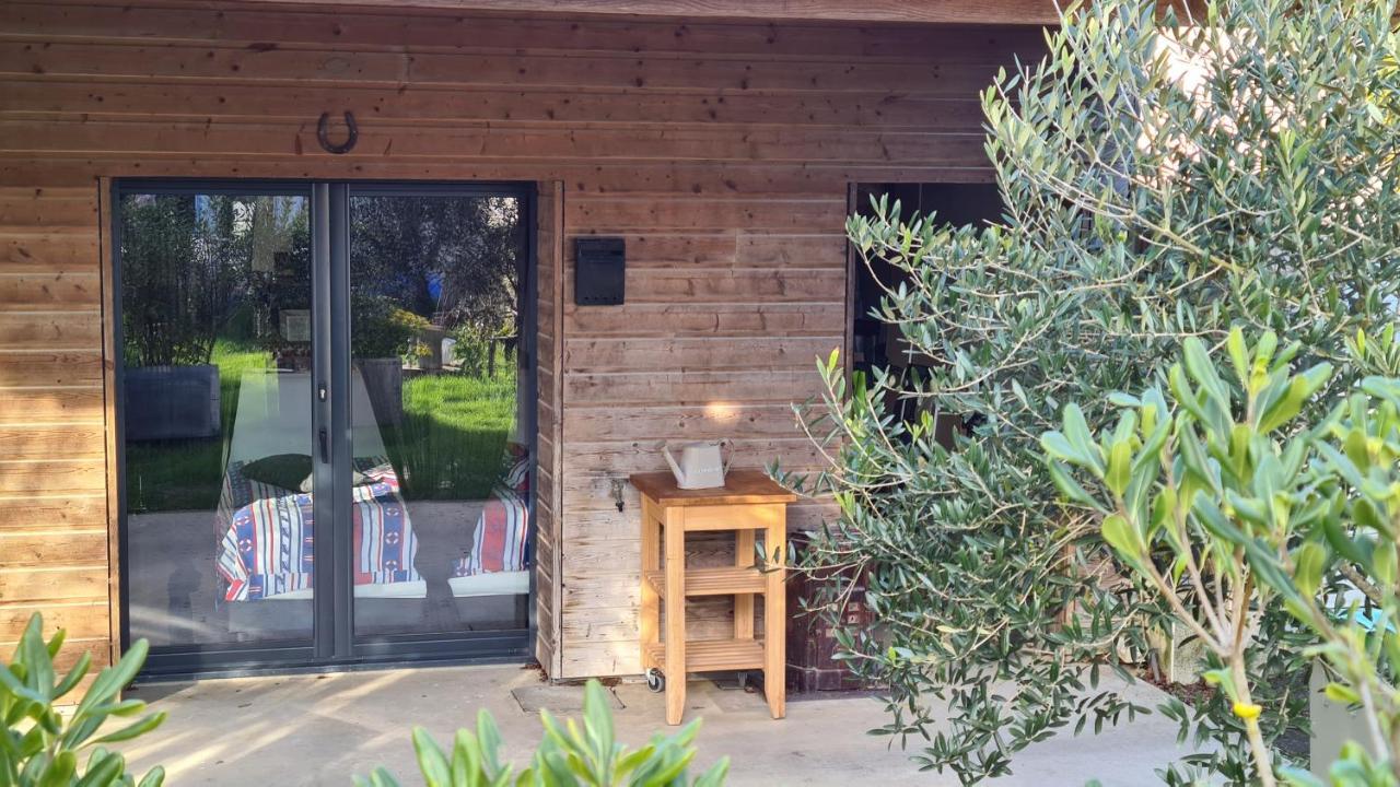 Charmant Logement Avec Parking Apartment Orvault Bagian luar foto