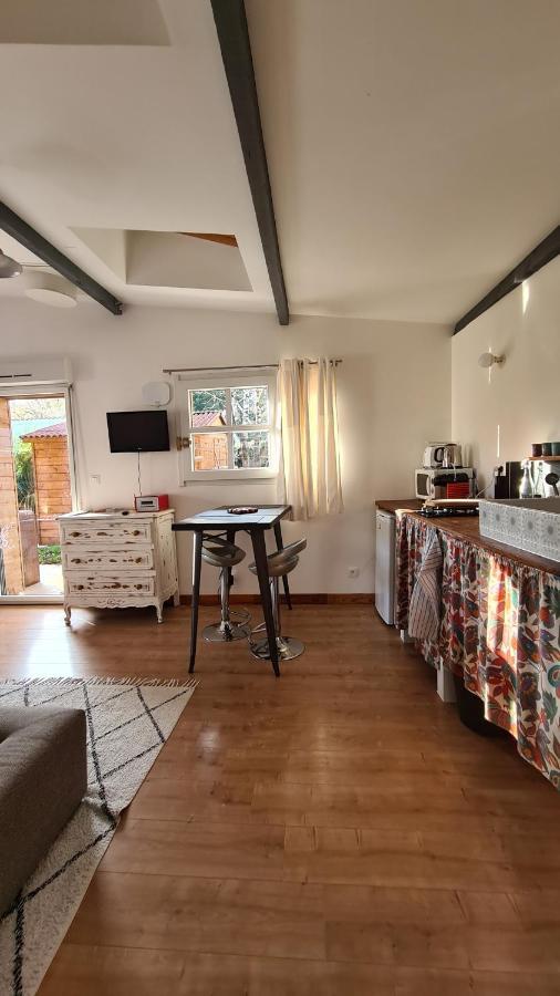 Charmant Logement Avec Parking Apartment Orvault Bagian luar foto