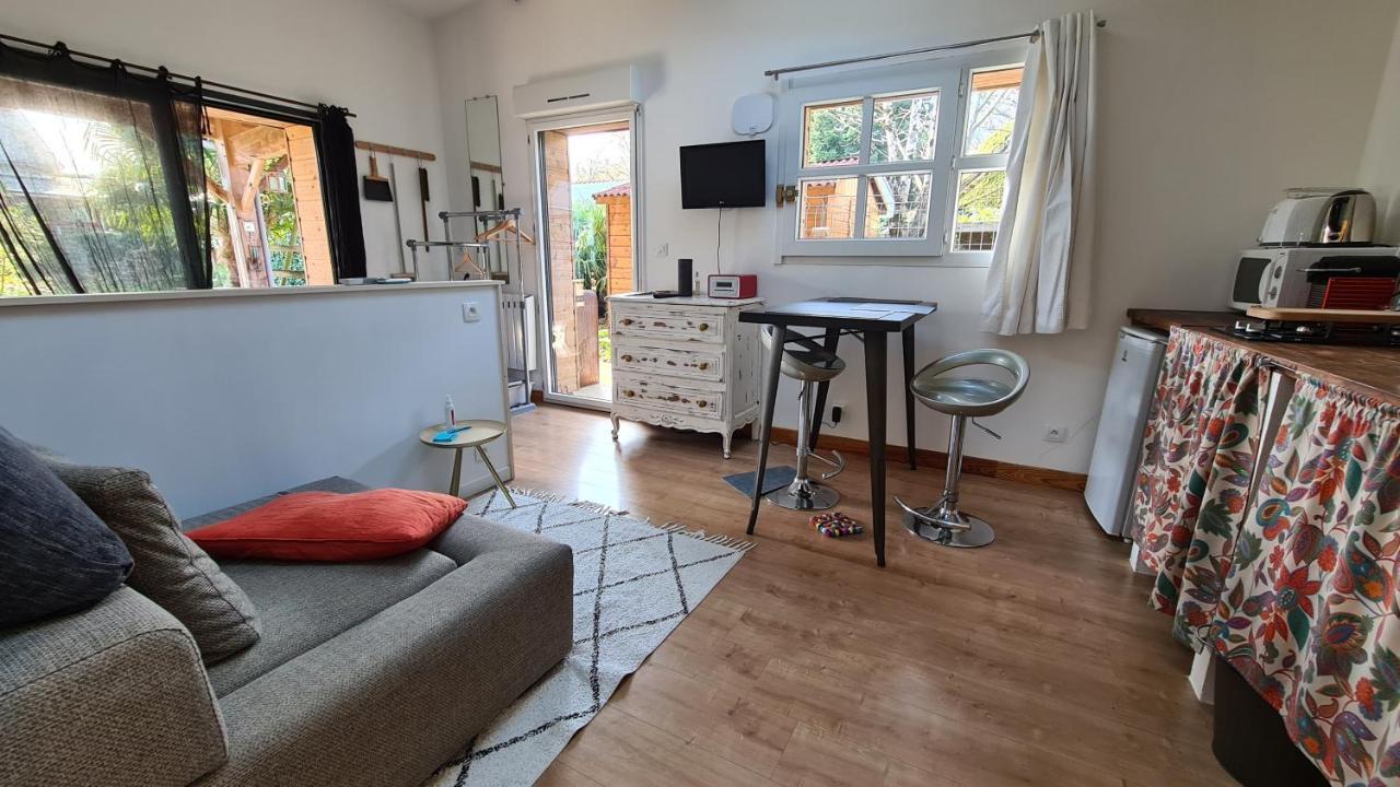 Charmant Logement Avec Parking Apartment Orvault Bagian luar foto